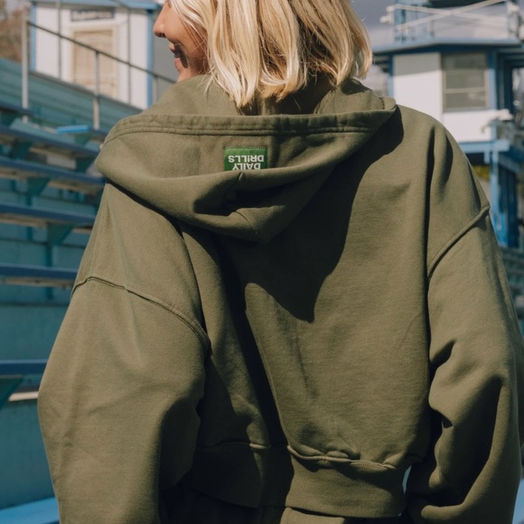 DAILY DRILLS !!!! Cropped Zip Up Hoodie ! M/L - Picture 1 of 5